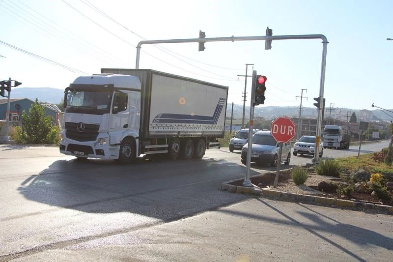 Jandarma kavşağındaki akıllı ışıklandırma devreye girdi
