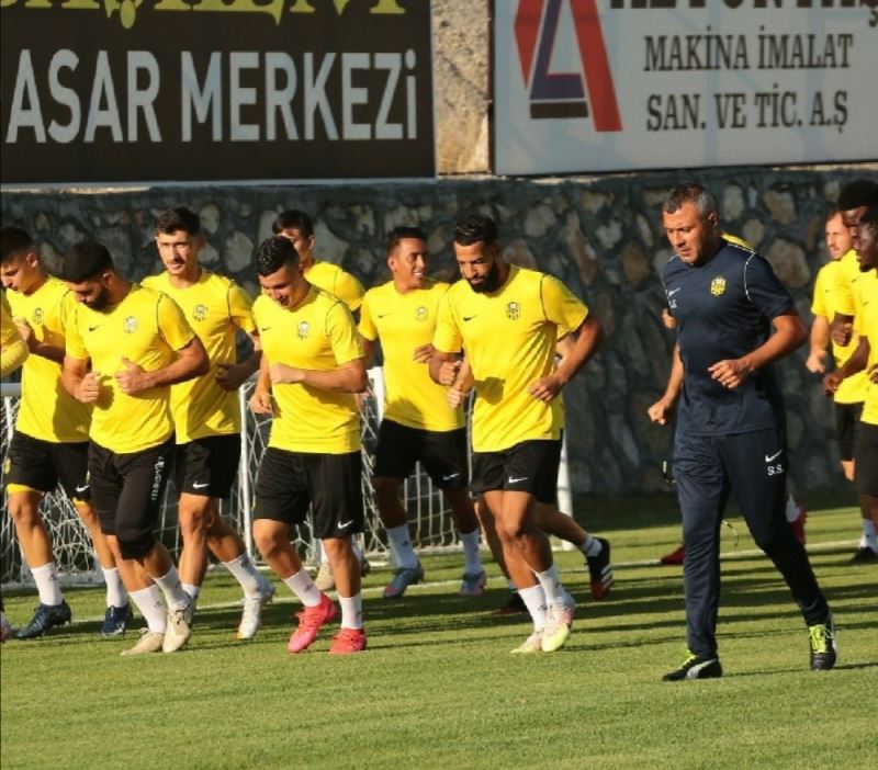 Yeni Malatyaspor transferde 9 ismi kadrosuna kattı
