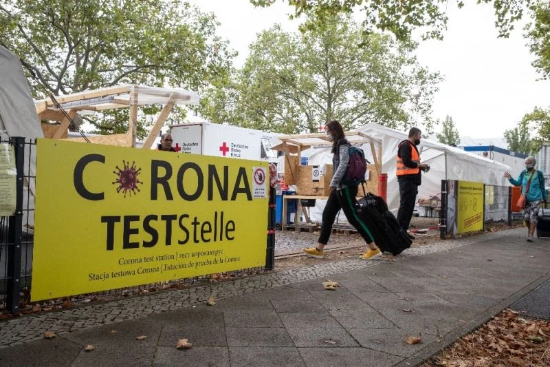 Virüsün üzerinden geçen 8 ayda: “896 bin 957 ölüm, 27 milyondan fazla vaka”
