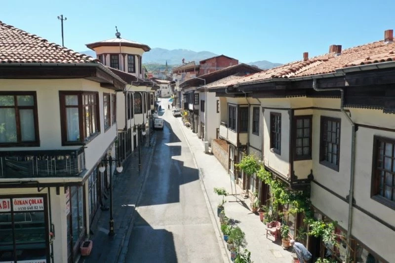 Yeşilyurt’ta cephe sağlıklaştırma projelerine önem
