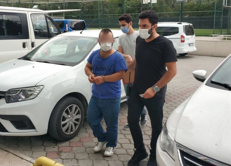 Eşini tehdit edip taşla cam kırdığı iddia edilen kocaya gözaltı
