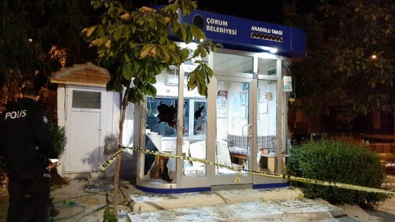 Beyzbol sopasıyla taksi durağına saldıran 3 şahıs gözaltında
