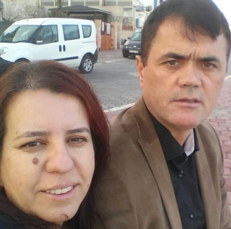 İzmir’de korkunç olay: eşinin boğazını kesip, intihar etti
