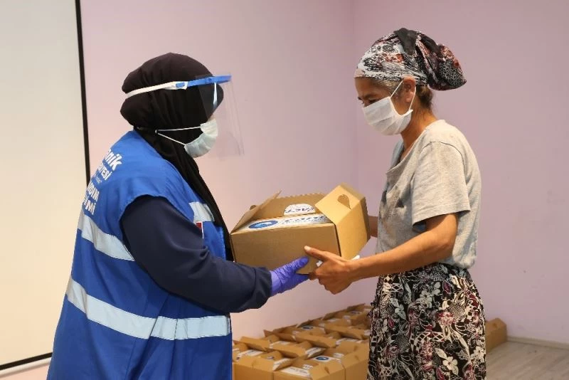 Canik’ten Romanlara hijyen paketi
