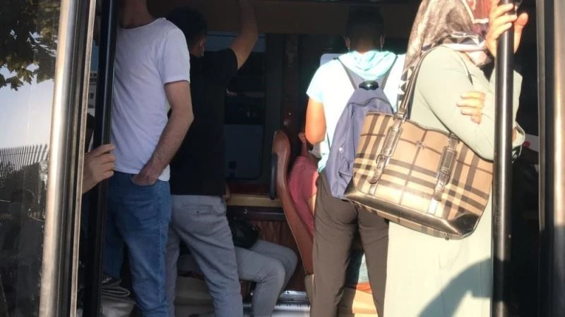 Esenyurt’ta balık istifi yolcu taşımacılığı, minibüsten 12 kişi yerine 24 kişi çıktı
