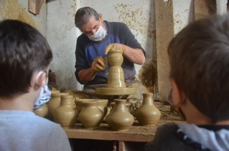 Tarihi çömlek sanatı miniklerle yeniden canlanıyor
