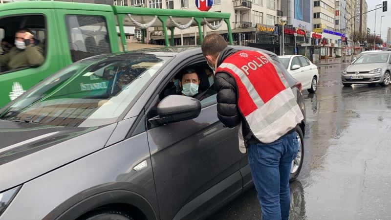 (Özel) Mecidiyeköy’de ‘sahte turist rehberine’ ceza: “Bu ülkenin kurallarını bilmelisin”
