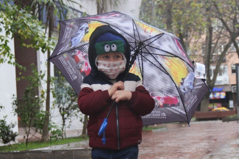 Kocaeli’de uzun süredir beklenen yağmur yeni yılın ilk sabahında yağdı
