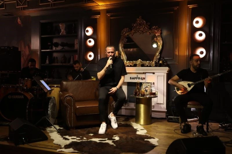 Mersinliler yeni yıla sosyal medya üzerinden yayınlanan konser ile girdi
