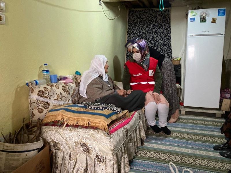 Türk Kızılayından engelli, yaşlı ve hastalara ziyaret
