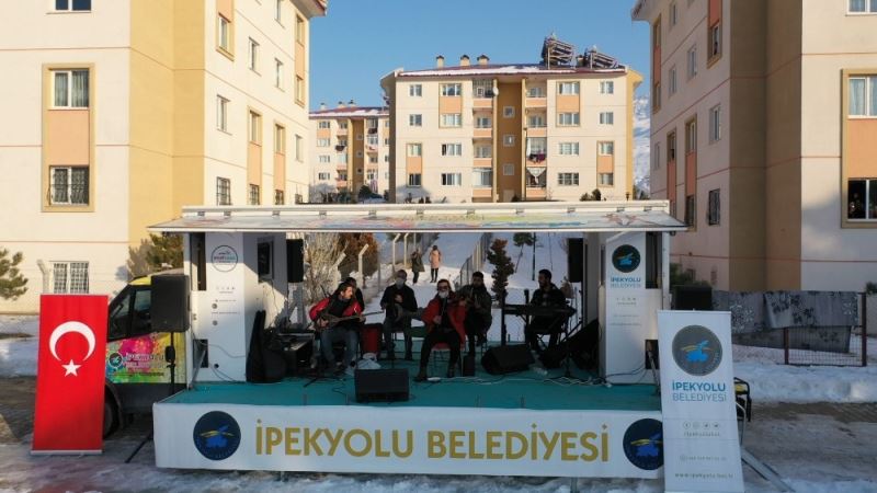 İpekyolu Belediyesi moral konserlerine devam ediyor
