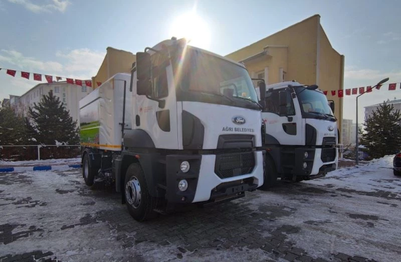 Ağrı Belediyesi 3 adet süpürge aracı aldı
