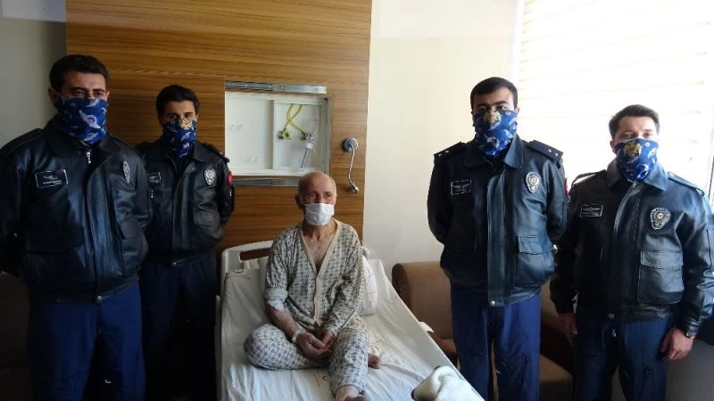 Kazım Amca hayatını kurtaran pilotlarla bir araya geldi
