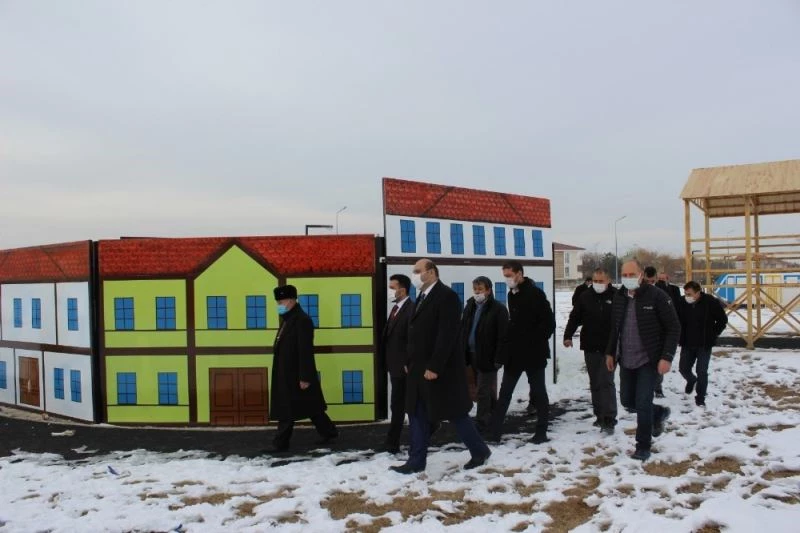 Aziziye kabuğunu kırıyor
