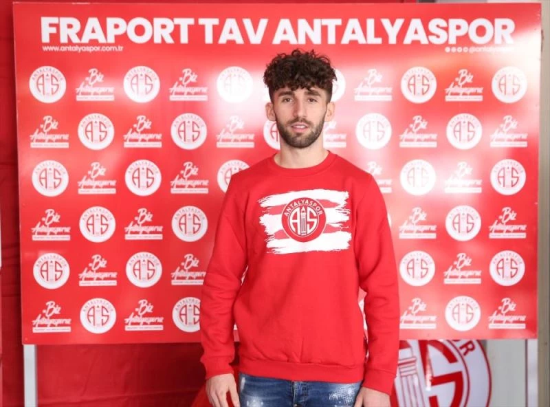 Antalyasporlu genç oyuncu Doğukan Sinik