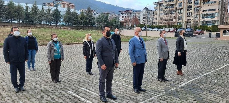 Okul özlemini İstiklal Marşı ile giderdiler
