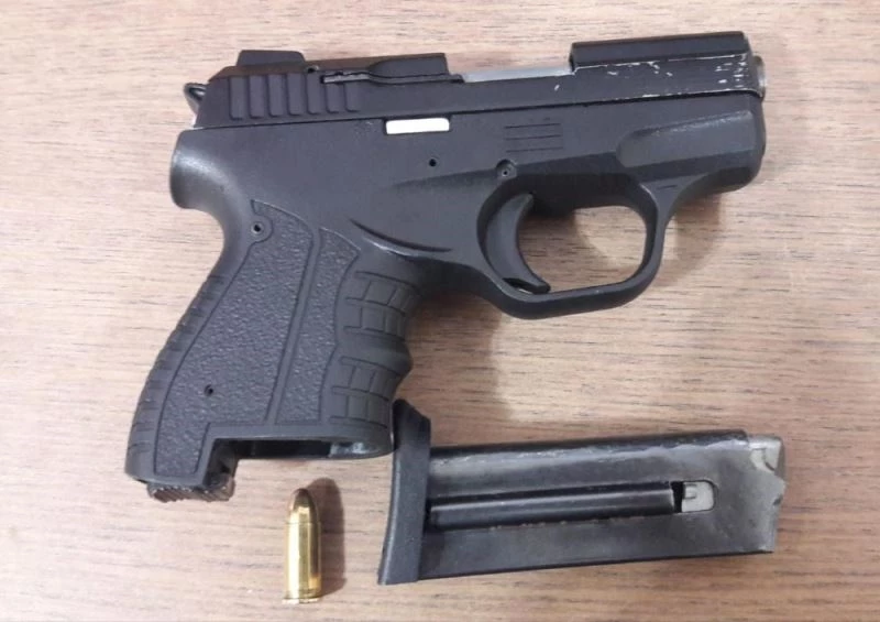 Husumetlisinin işyerinde havaya sıkınca yakayı ele verdi
