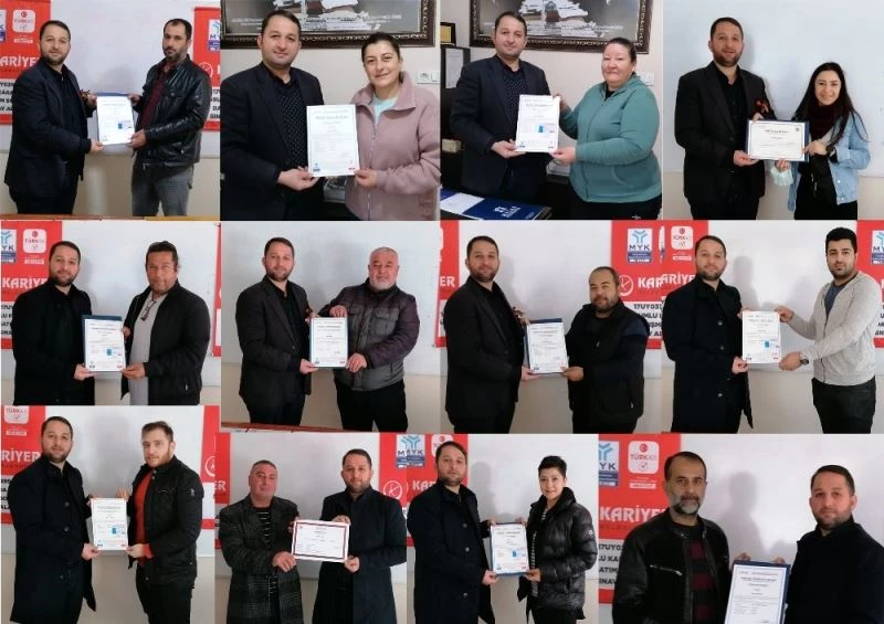 Emlak danışmanları ve galericiler belgelerini aldı
