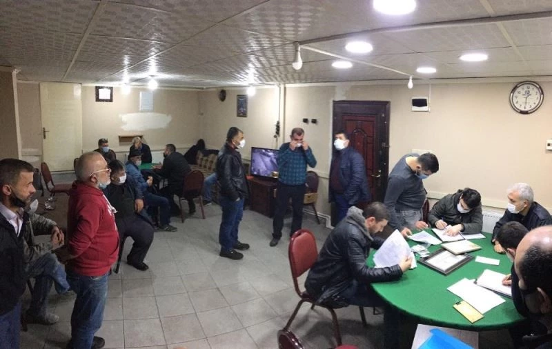 Yasaktan kaçıp dernekte böyle yakalandılar: 44 bin 100 TL ceza
