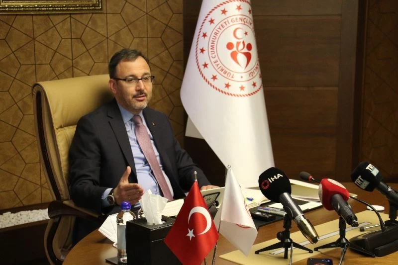 Bakan Kasapoğlu genç motor sporcularını kabul etti
