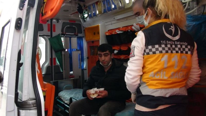 Halk otobüs şoförü ani fren yapınca, kafasını demire çarptı
