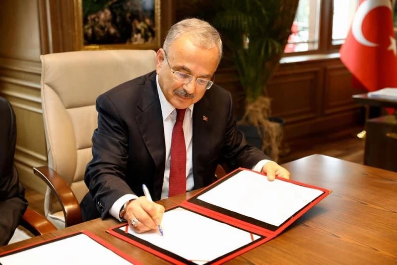 Eski Bakan tecrübesini konuşturuyor
