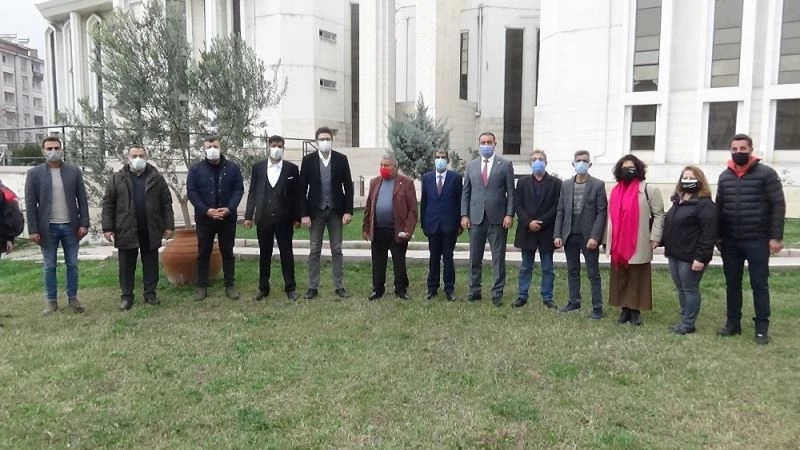 Roman dernekleri Erman Toroğlu hakkında adliyeye suç duyurusunda bulundu
