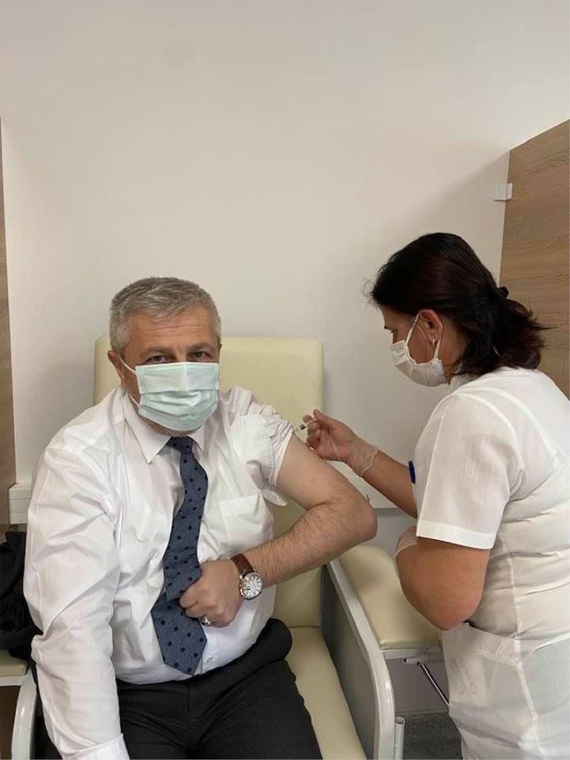 İl Sağlık Müdürü Dr.Yavuzyılmaz, aşının 2. dozunu yaptırdı.
