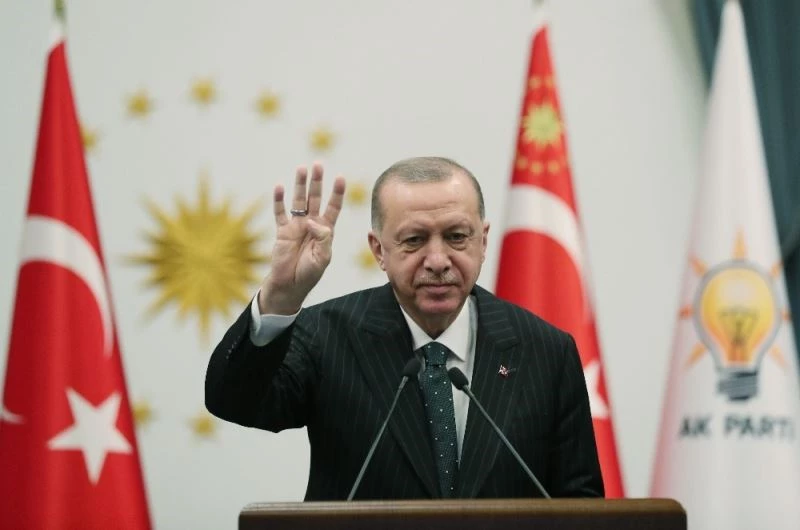 Cumhurbaşkanı Erdoğan, “Zerre kadar onuru olsa o koltuktan çekip giderdi”
