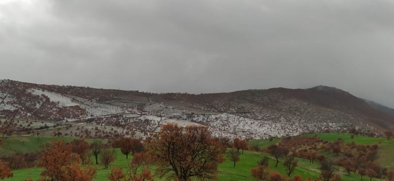 Kula’ya yılın ilk kar yağışı
