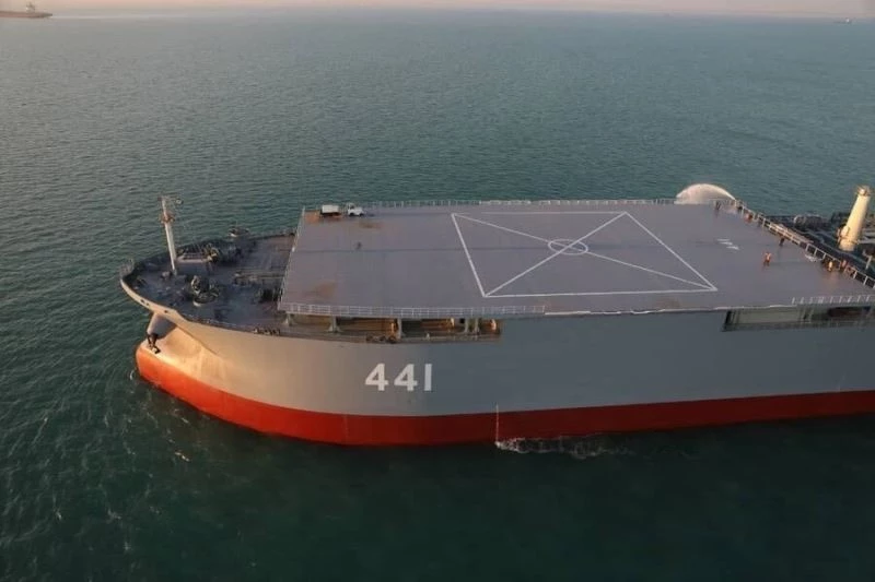 İran, tarihinin en büyük savaş gemisini tanıttı
