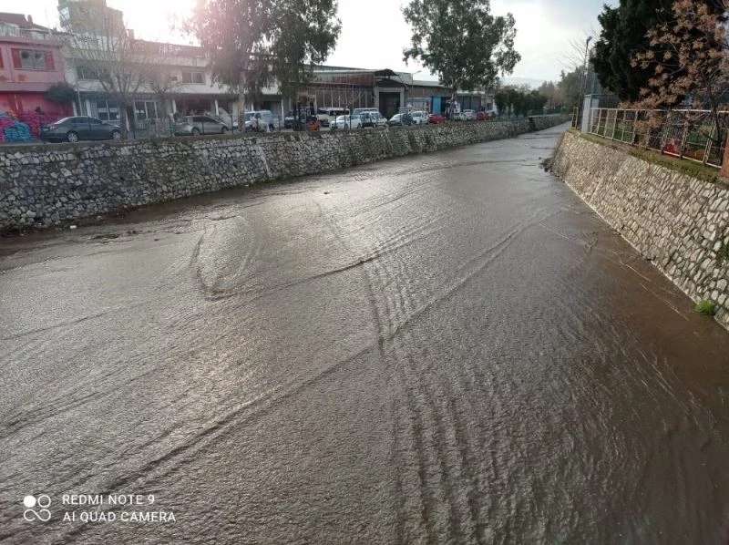 Tabakhane Deresi’nde sular yükseldi
