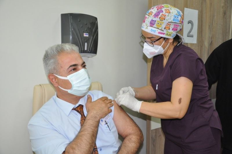 Karaman’da ilk doz aşılar yapılmaya başlandı
