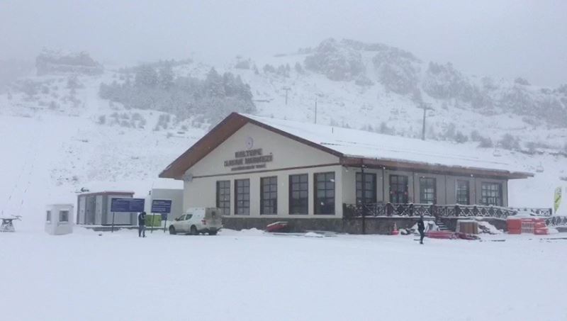 Keltepe Kayak Merkezi’nde Kar Kalınlığı 15 Santimetreye Ulaştı