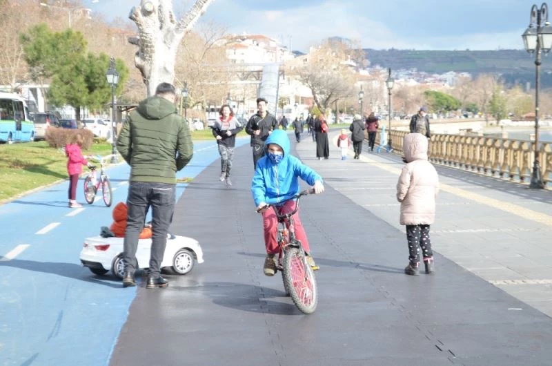 Doğuda kar, batıda güneş
