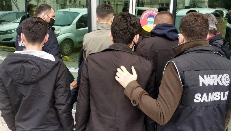 Samsun’da 6 bin 892 adet uyuşturucu hapla yakalanan 6 kişi adliyeye sevk edildi

