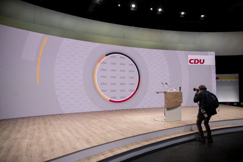 Merkel’in partisi CDU yeni başkanını seçiyor
