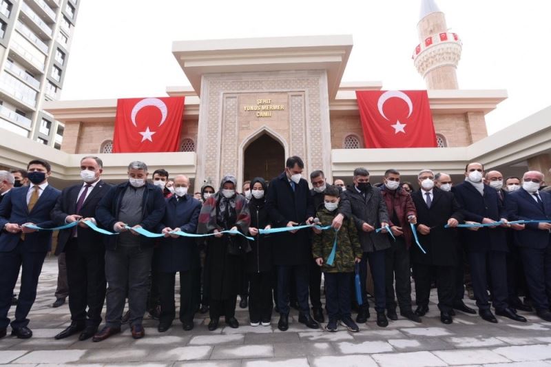 Bakan Kurum, şehidin ismi verilen Yunus Mermer Cami’sinin açılışına katıldı
