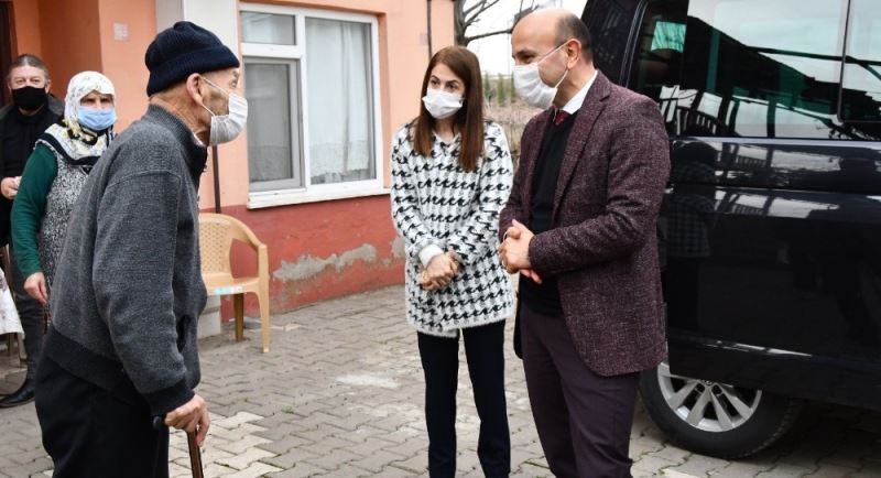 Oral çiftinden ilçe büyüklerine moral ziyareti
