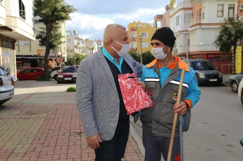 ALTSO maske ve kolonya dağıtarak hijyenin önemine dikkat çekti
