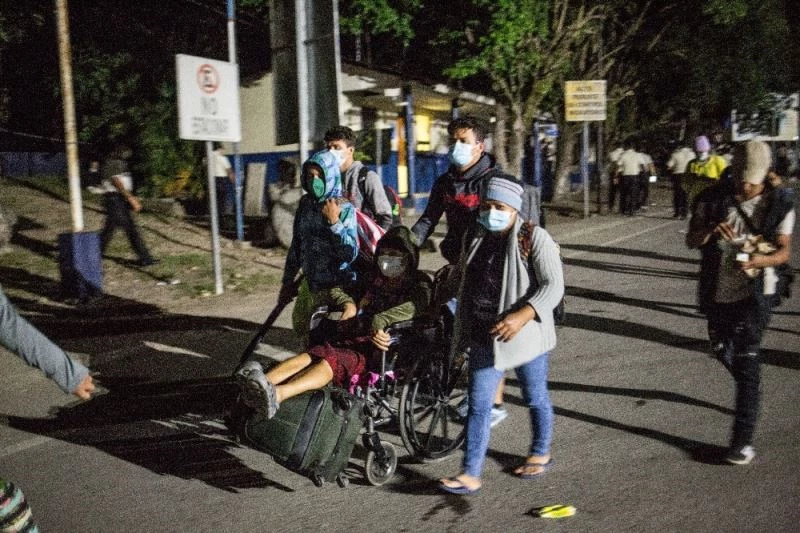 ABD’ye gitmek üzere yaklaşık 5 bin Honduraslı göçmen Guatemala’ya ulaştı
