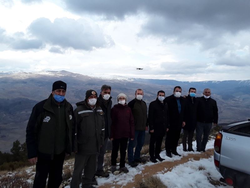 Olur’da yaban hayatı koruma amaçlı doğaya yem ve ot bıraktılar
