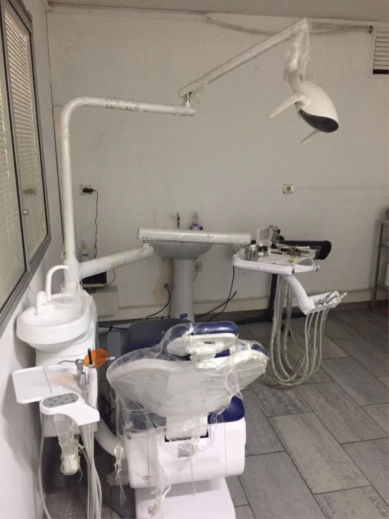 Bursa’da ruhsatsız diş kliniğine operasyon, sahte dişçi ve 3 kişi gözaltına alındı
