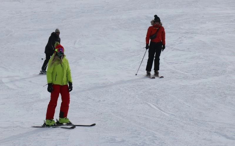 Kartalkaya’da yasakların kaldırılmasıyla hafta sonu pistler hareketlendi
