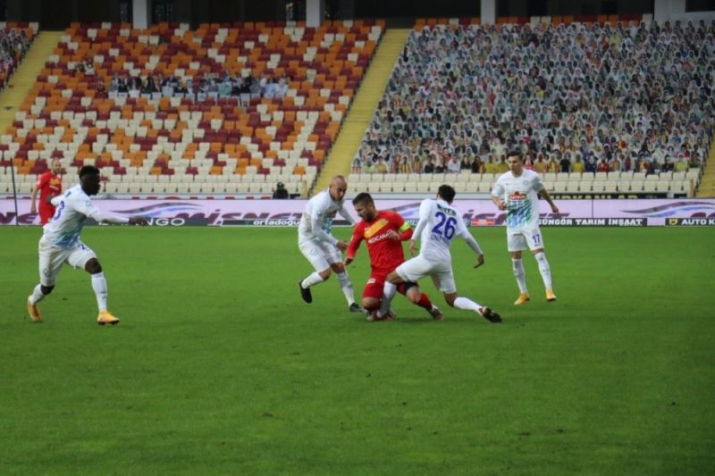 Süper Lig: Yeni Malatyaspor: 0 - Çaykur Rizespor: 1 (İlk yarı)
