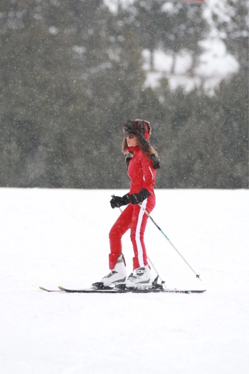 Seren Serengil Palandöken’de moral depoluyor
