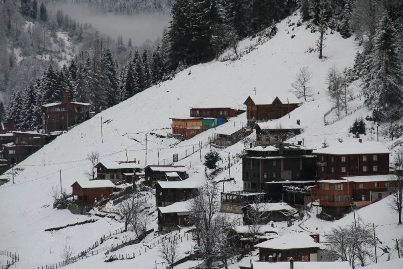 Ayder Yaylası beyaza büründü
