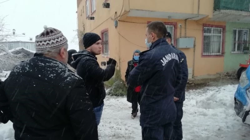 Kuş avlamak isterken akrabasını yaraladı
