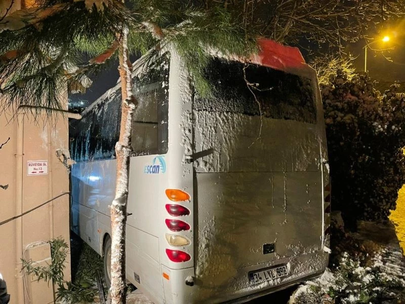 Evinin bahçesine midibüs giren vatandaş: 