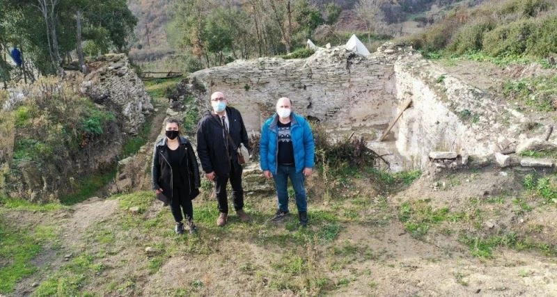 Özbey, Çobakale kazı alanını gezdi
